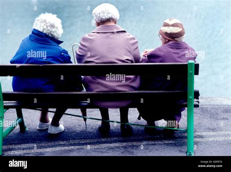 Old Ladies Chatting Bench Hi Res Stock Photography And Images Alamy
