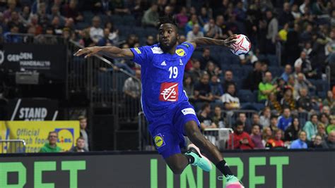 Abalo meba is 41 years old and was born on 03/27/1980. Handball. Luc Abalo inscrit son 800ème but en équipe de France