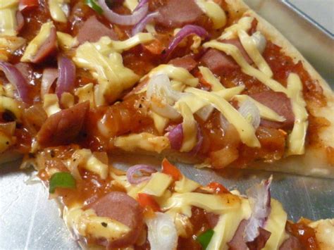 Learn how to make homemade pizza with this easy recipe! Wattie's HomeMade: Pizza Gebu