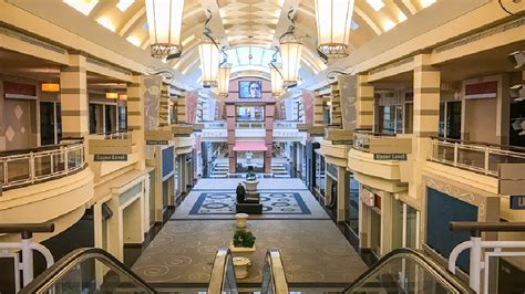 Eerie Photos Of Quiet Local Mall Wkrc