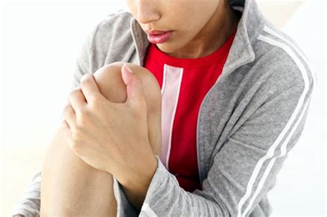 Why Do Your Knees Crack And How To Prevent It Kneesafe Com