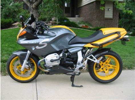 The rear hugger protects engine and rear shock absorber and not forgetting the pillion driver against dirt. R1100S BLACK MOTOR (With images) | Classic motorcycles, Carbon fiber, Carbon