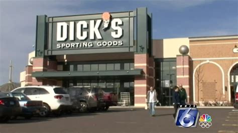 Dicks Sporting Goods Removing Guns From 440 Stores