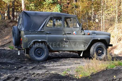 It was used by soviet and other warsaw pact armed forces, as well as paramilitary units in eastern bloc countries. Osobní terénní automobil UAZ 469 | ARMYTECHNIKA.cz