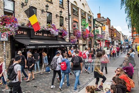 People Walking Down A Busy Street In Dublin Bildbanksbilder Getty Images