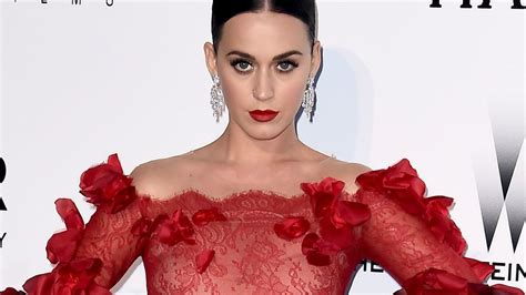 Katy Perry S Twitter Account Was Hacked She Didn T Tweet Taylor Swift Bbc Newsbeat
