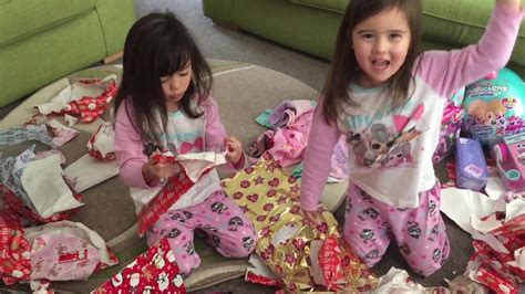 CHRISTMAS MORNING OPENING PRESENTS WITH SAMANTHA AND SCARLETT YouTube