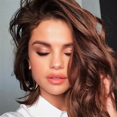 Selena Gomezs Makeup Artist Reveals How She Gets That Glow