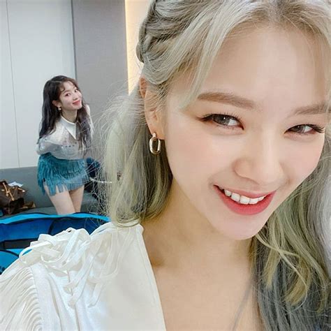 Oct 30, 2017 · on the bottom, that cute and red heart heart. TWICE Dahyun Jeongyeon Cute Selca Aesthetic Soft Icon Kpop ...