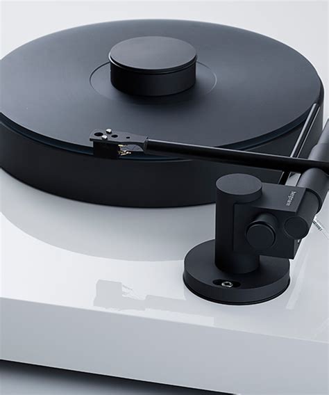 Bergmanns Magne Turntable Uses Air To Keep Floating Records Linear