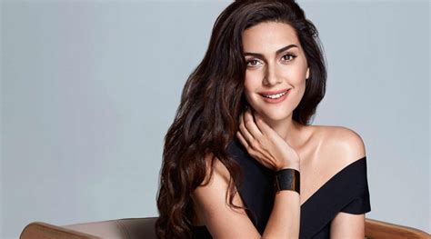 Bergüzar korel, okul hayatı boyunca birçok oyun ve kısa filmde yer aldı. Bergüzar Korel y nombre de su segundo hijo: "Será un ...