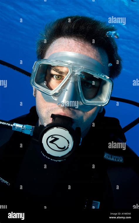 Close Up Portrait Of A Male Scuba Diver Stock Photo Alamy