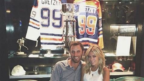 Hockey Legend Gretzkys Daughter Engaged To Golf Great See The Ring