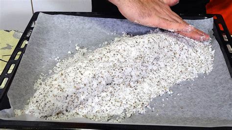 Per la preparazione del branzino in crosta di sale e birra è sufficiente seguire la nostra ricetta sostituendo in parte o completamente gli albumi montati a. Branzino in crosta di sale - Cucina per Te