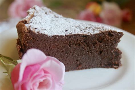 Easy Flourless Chocolate Torte (Only 5 Ingredients) - Christina's Cucina
