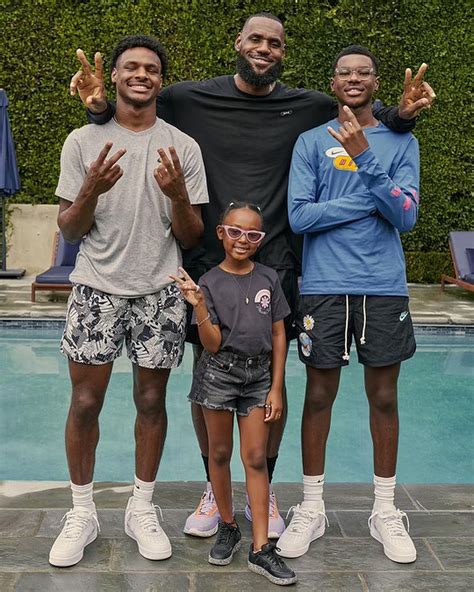 Lebron James Kids With Wife Savannah Meet His Sons And Daughter