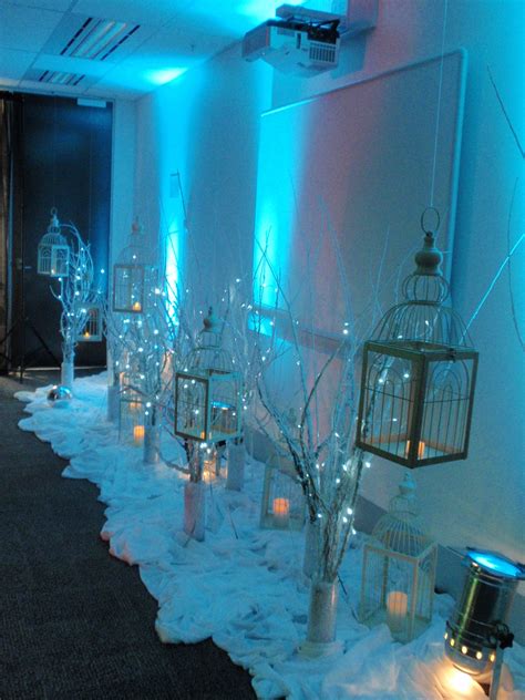 How To Decorate For A Winter Wonderland Theme Leadersrooms