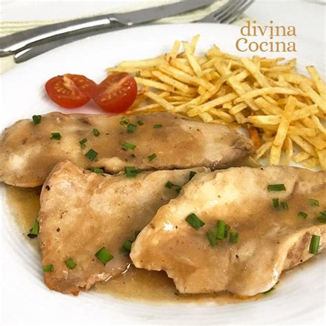 Sirve las albóndigas de pollo acompañadas de la salsa. Filetes de pollo en salsa rápida - Receta de DIVINA COCINA