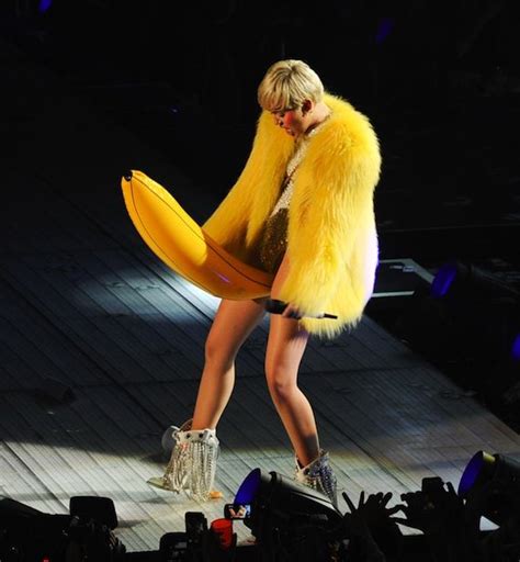 Miley Rides Banana On Stage Fur Fashion Fashion Wear Hottest