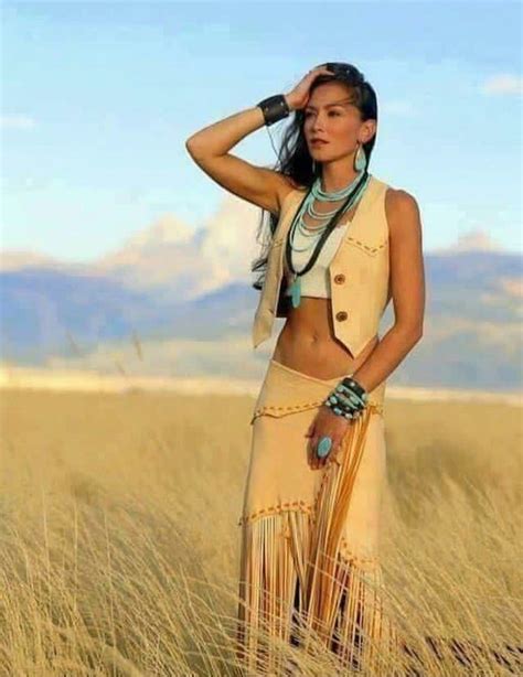 Pin By Enticing On Beautiful Cuties Native American Women Native