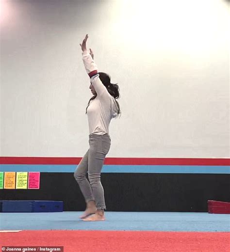 Joanna Gaines Shows Off Her Gymnastics Skills On Instagram Daily Mail