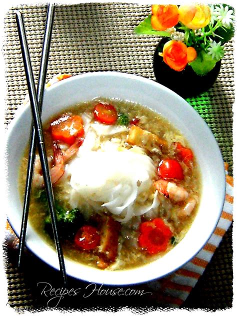 Resepi kuey teow ladna merupakan masakan kesukaan bangsa cina namun ia menular diserata malaysia dan telah menjadi makanan kesukaan rakyat malaysia kerana kesapan dan keunikan cara penyediaannya. Julia Homemade: Kuey Teow Kantonis