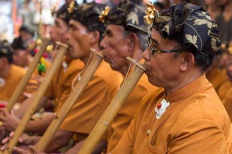 Alat musik merupakan salah satu bentuk kebudayaan yang dimiliki oleh suatu daerah di indonesia. Alat musik tradisional apa saja yang berasal dari Provinsi Jawa Barat? - Seni Musik - Dictio ...