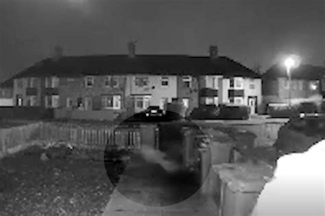 A Liverpool Une Caméra De Surveillance Filme Un Visiteur Fantomatique