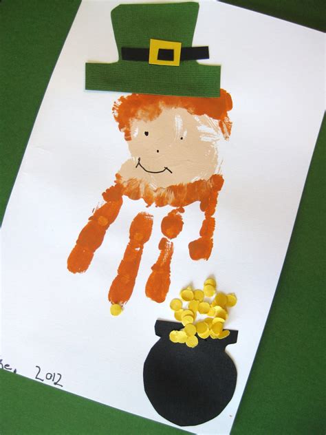 Patrick's day crafts that you can make with your family. St. Patrick's Day Craft | Elizabeth Lauren