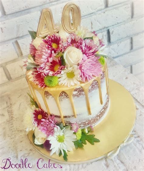 Elegant 40th Birthday Cake With Fresh Flowers And Gold Drip Matrimonio