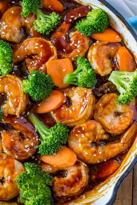 This recipe piles on vegetables like mushrooms, carrots, onion, peas, and, of course, cauliflower! easy shrimp stir-fry