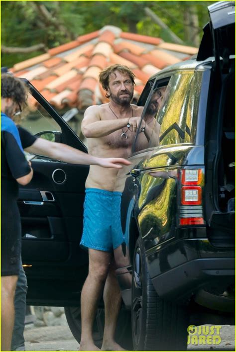 Photo Gerard Butler Shirtless After Surf Session 18 Photo 4352583
