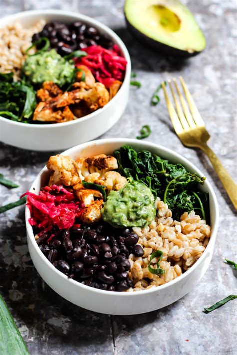 Find low cholesterol recipes that are both healthy and delicious. Black Bean Buddha Bowl with Avocado Pesto - Emilie Eats