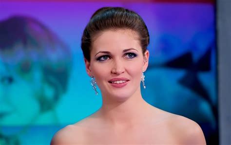 Беременная телеведущая Ирина Шадрина снялась в обнаженной фотосессии