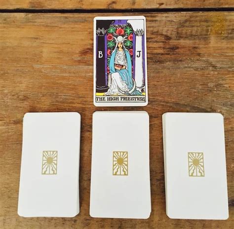 The most powerful way to read the tarot is to use the cards to access your intuition and your inner wisdom. How To Do A Basic Tarot Reading For Yourself Or A Friend