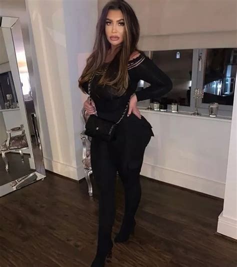 Lauren Goodger Teases Her Incredibly Peachy Bum In Skin Tight Gym