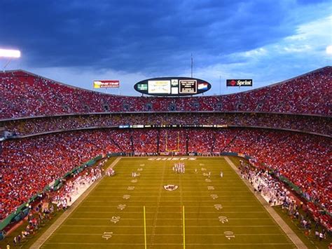 The chiefs announced plans for a reduced capacity of 22% when they kick off their. The 20 Biggest NFL Stadiums by Crowd Capacity