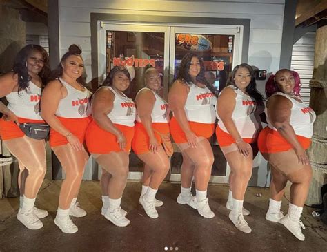 Hiring Practices At Hooters Takes Center Stage After Word Of Worlds First Plus Size Hooters