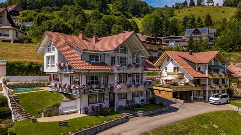 Der ehemalige deutsche fußballspieler und rekordtorschütze des sc freiburg joachim jogi löw, geboren am 3. Haus Margarete (Privatzimmer, Wieden - Schwarzwald)