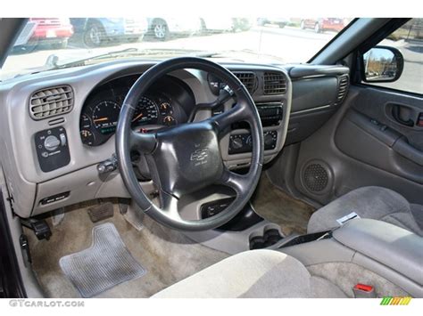 Graphite Interior 2002 Chevrolet S10 Zr2 Extended Cab 4x4 Photo