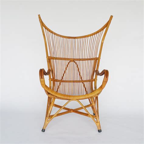 This elegant and luxurious style chaise lounge chair is a great design. Wingback Rattan Lounge Chair, 1950s | #79924