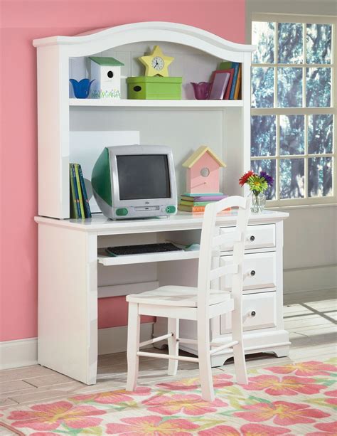 Bayfront White Student Desk With Hutch From New Classics 1415 091 092