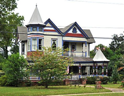 These Dazzling Alabama Houses Are As Colorful As Easter Eggs