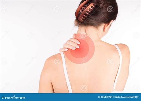 Muscle Spasm In Shoulder Causes And How Physical Therapy Can Help An Tâm