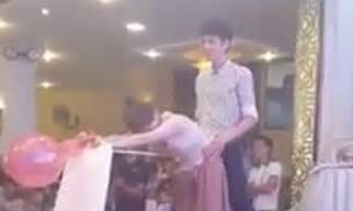 Wedding Guests Inflate Balloons In Doggie Style In Vietnam Daily Mail