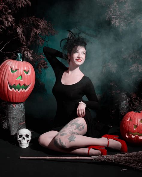 My First Pinup Shoot 🎃 Happy Halloween Rpinup