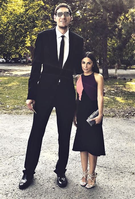 Cute Couple With A Big Height Difference Rshort