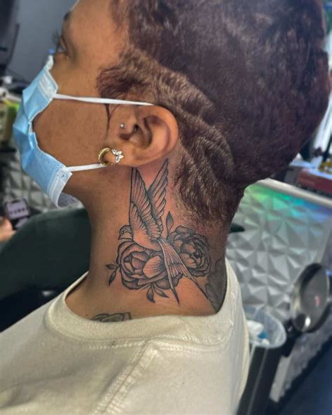 35 Pretty Neck Tattoos For Women To Be Cool Girl