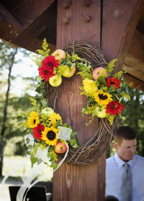Photo By Brooke Hanna Of 5 Petal Productions Floral Wreath Aisle