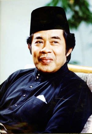 Wan osman was born into a poor peasant family. Pantun Moden - Allahyarham Dato' Usman Awang | salwasaleh.com
